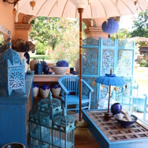 OMBRELLONE WHITE CON BASE IN PIETRA