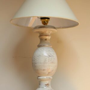 LAMPADA LIA IN LEGNO BIANCA