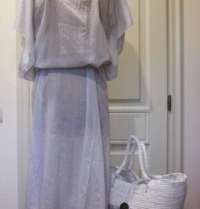 caftano a righe grigio e bianco