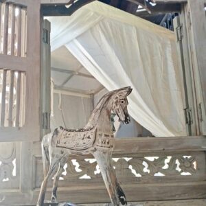 CAVALLO INDONESIANO DECAPATO BIANCO XS